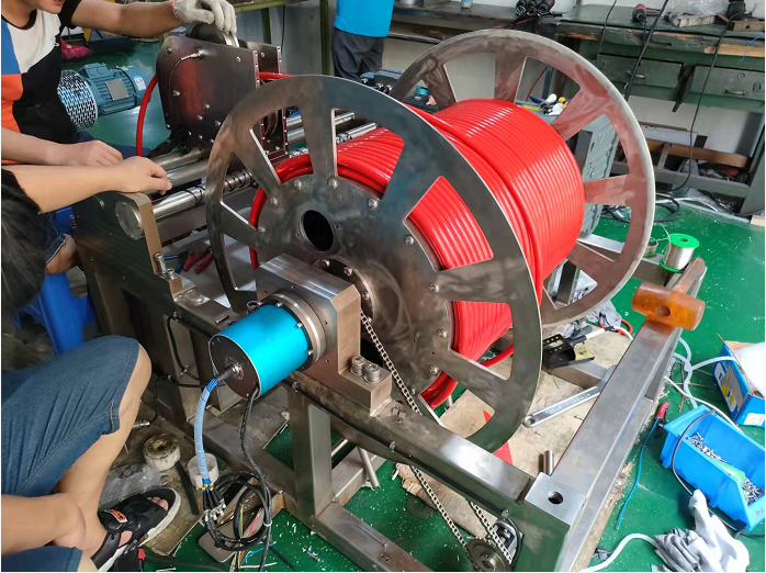 嘉馳機電為客戶定制生產的8芯光電滑環順利交付使用